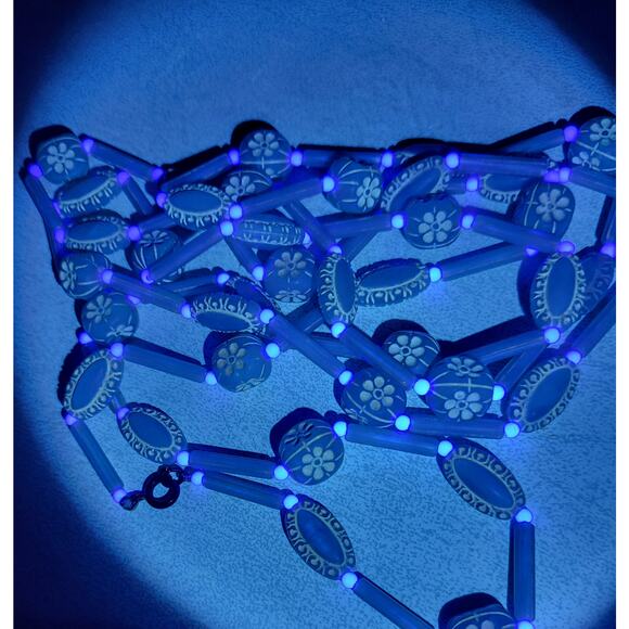 Vintage 1960s Japanese Carved Lucite Aqua Floral Bead Necklace 54 Inch Long - Picture 10 of 10